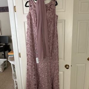 Chic Floral Lace Wedding Dress in Mauve